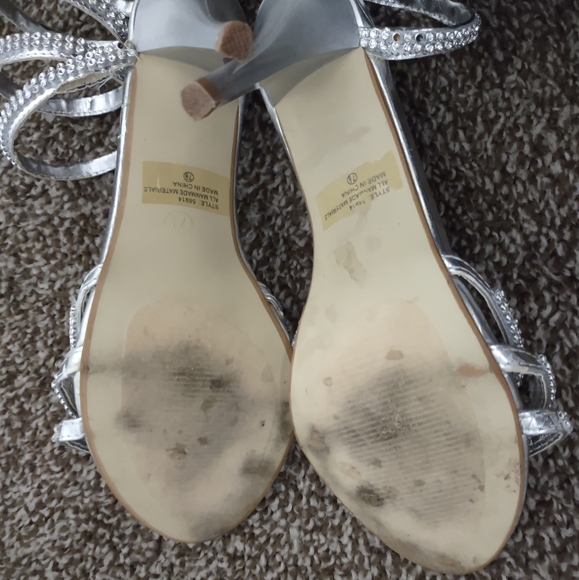 Silver rhinestone leg wrap high heels size 7 1/2 - Picture 4 of 4